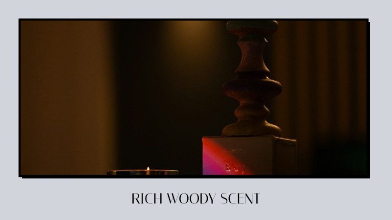 rich woody scent